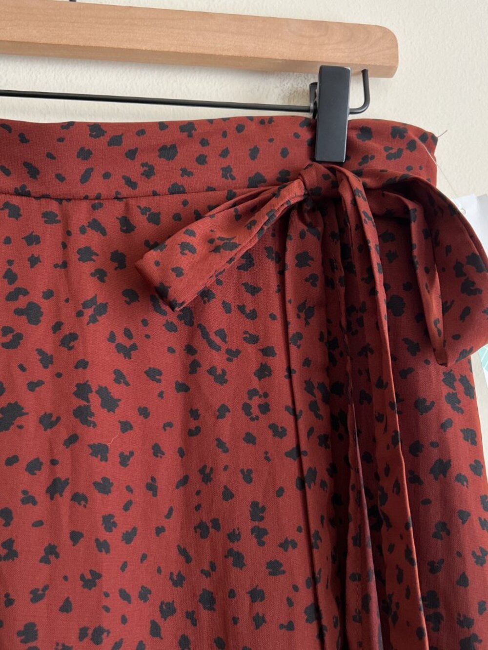 NWT Le Lis Stitch Fix Printed Alanna Faux Wrap Midi Skirt - Picture 3 of 7